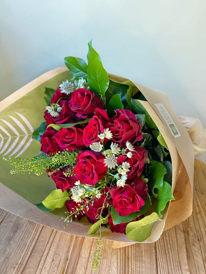 Product_Two Dozen Roses_IMG-2833.jpg